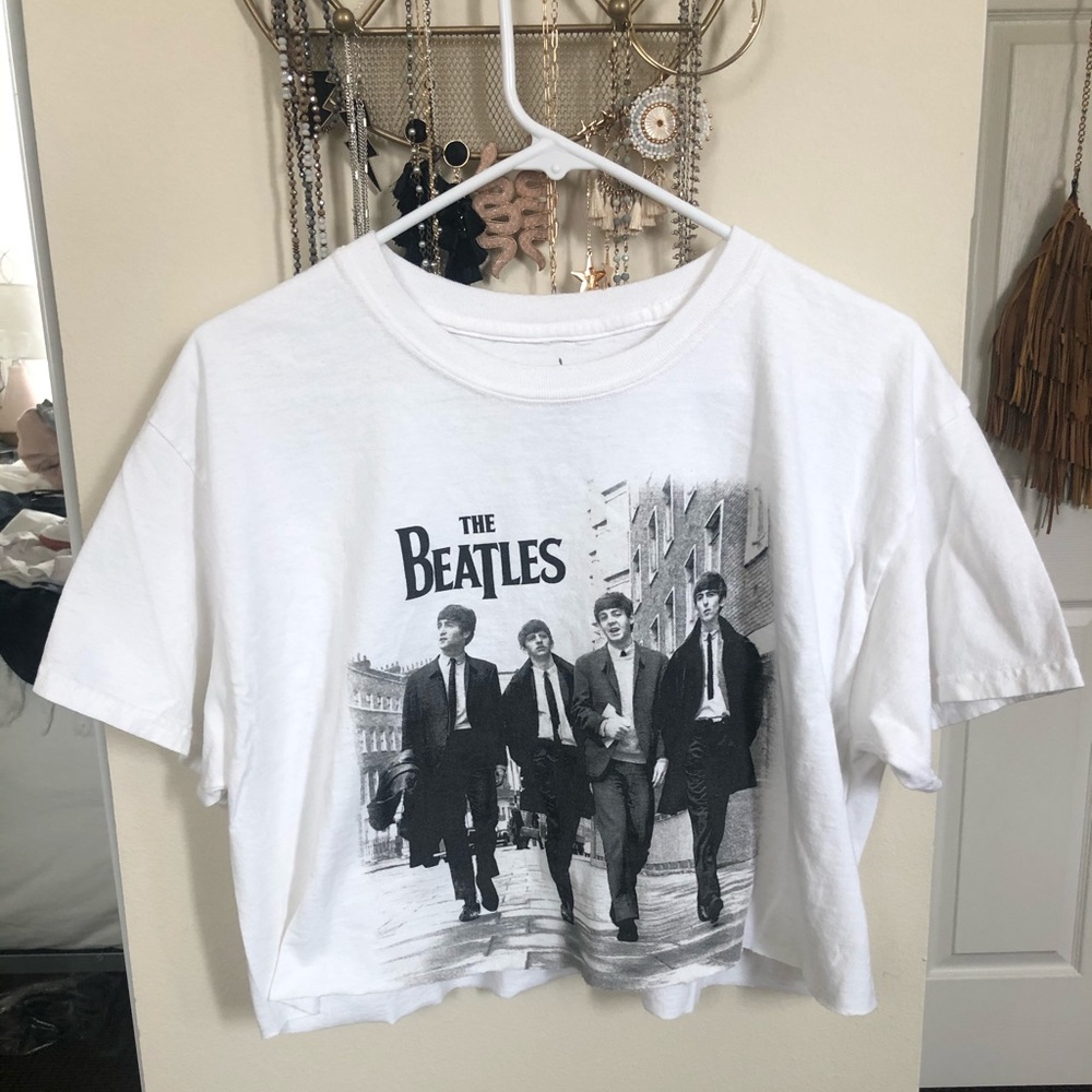 Cropped black and white Beatles band tee